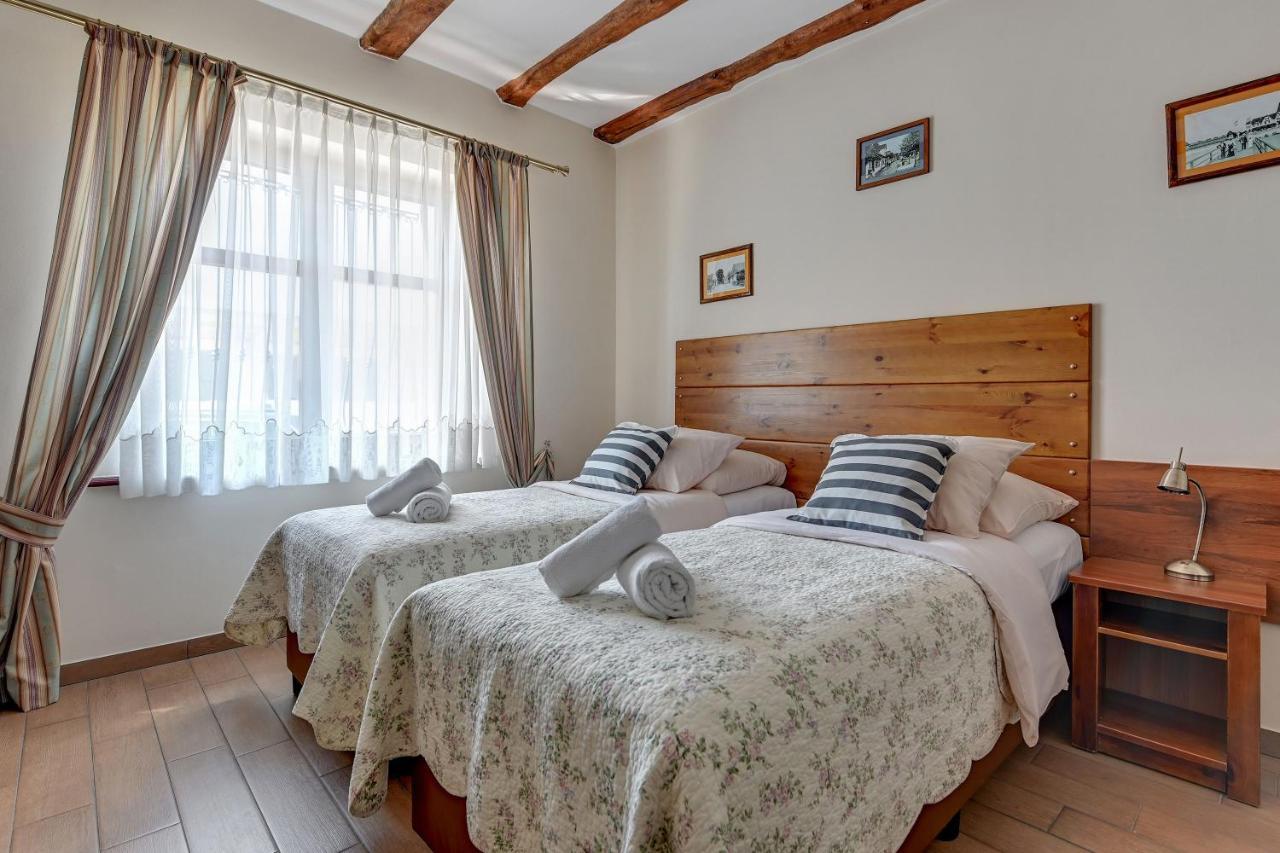 Villa & Restaurant Admiral Nelson Хел Екстериор снимка