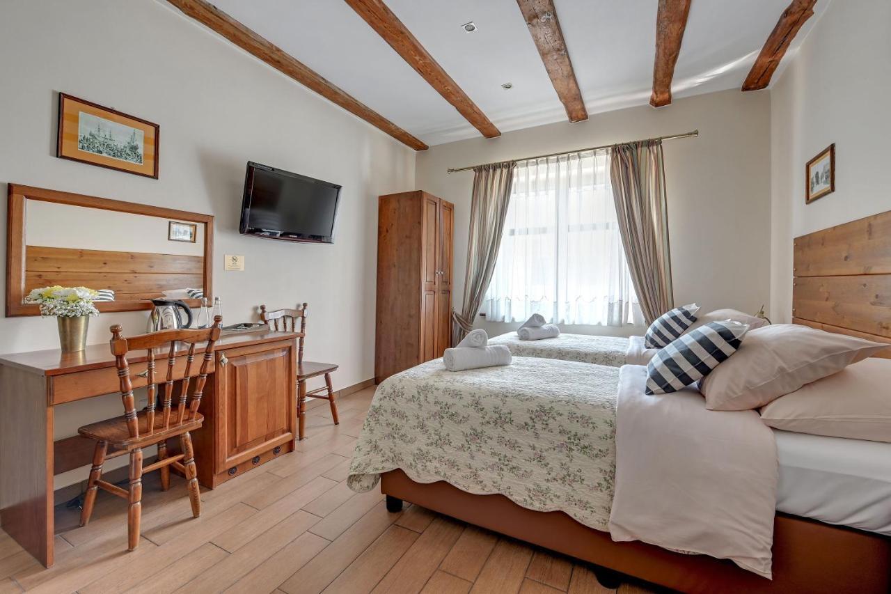 Villa & Restaurant Admiral Nelson Хел Екстериор снимка