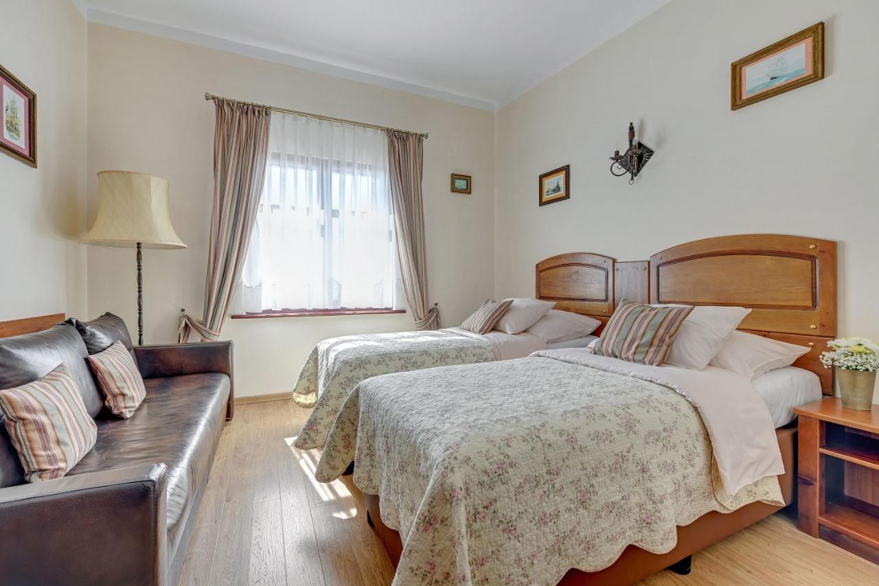 Villa & Restaurant Admiral Nelson Хел Екстериор снимка