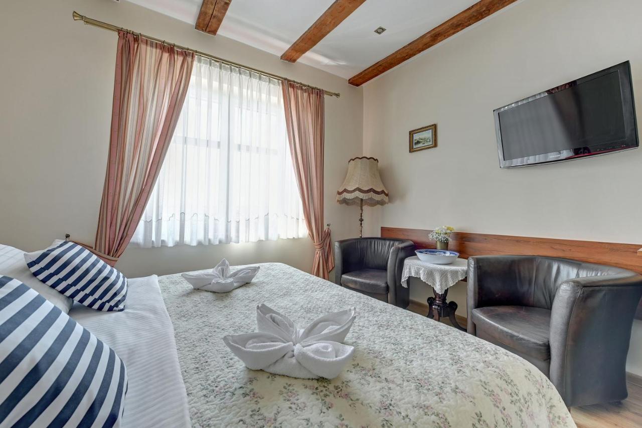 Villa & Restaurant Admiral Nelson Хел Екстериор снимка