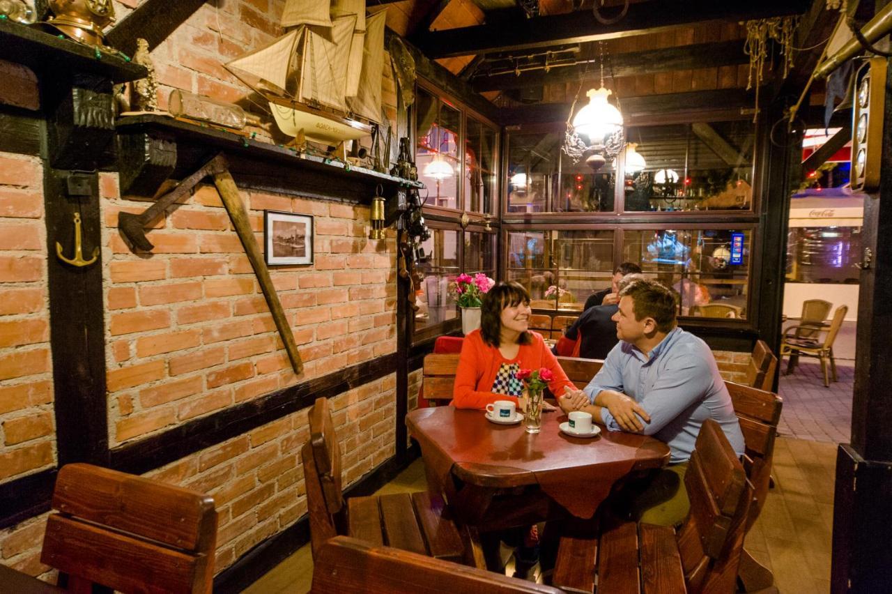 Villa & Restaurant Admiral Nelson Хел Екстериор снимка