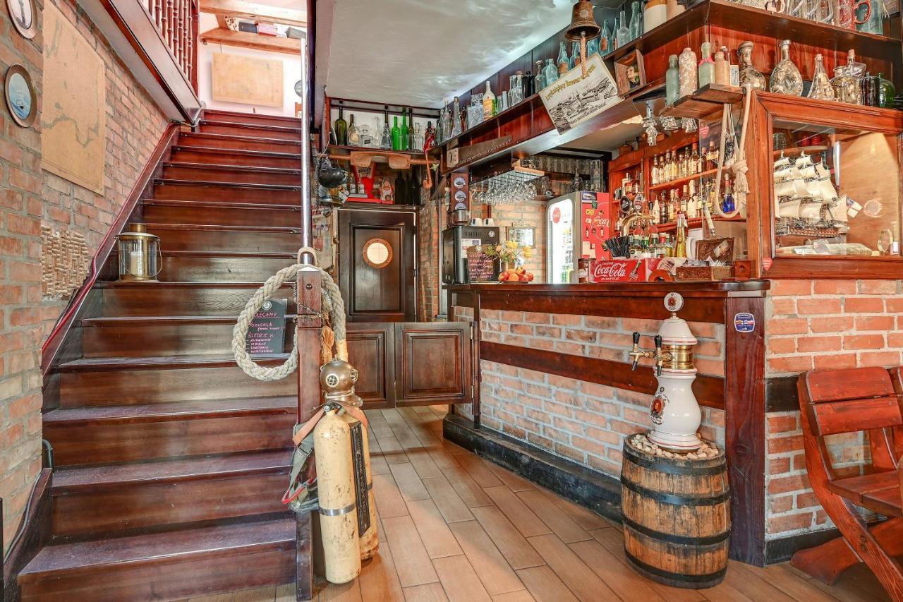Villa & Restaurant Admiral Nelson Хел Екстериор снимка