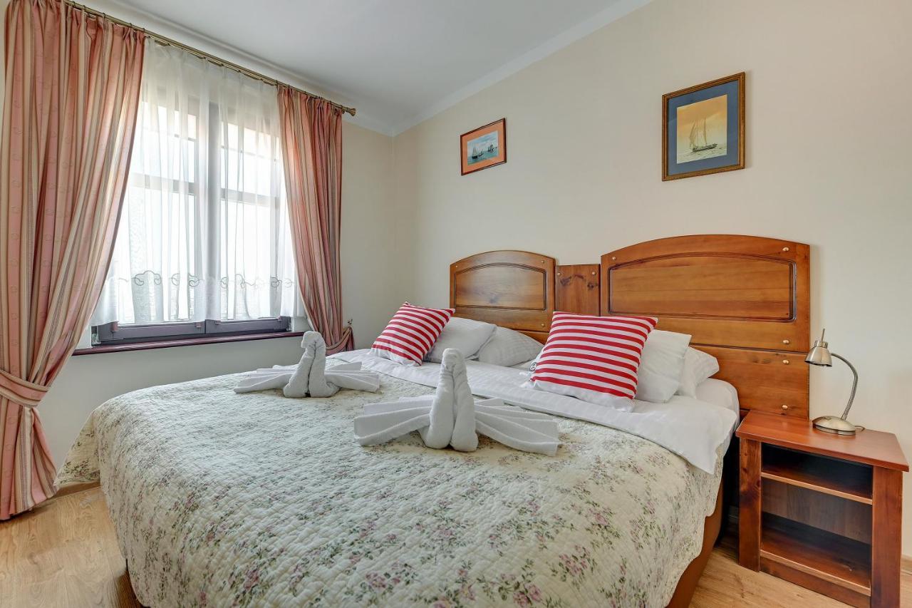 Villa & Restaurant Admiral Nelson Хел Екстериор снимка