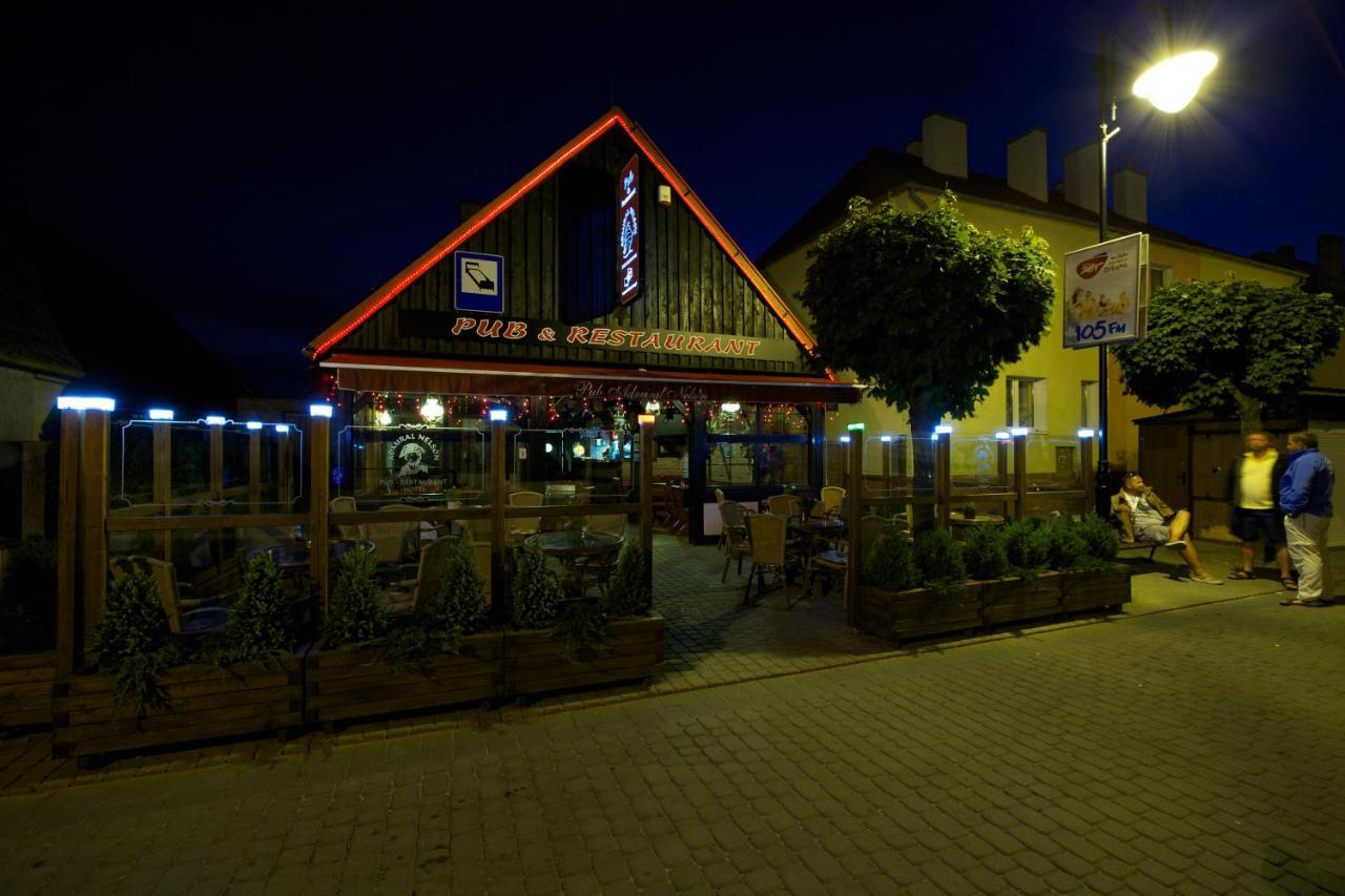 Villa & Restaurant Admiral Nelson Хел Екстериор снимка