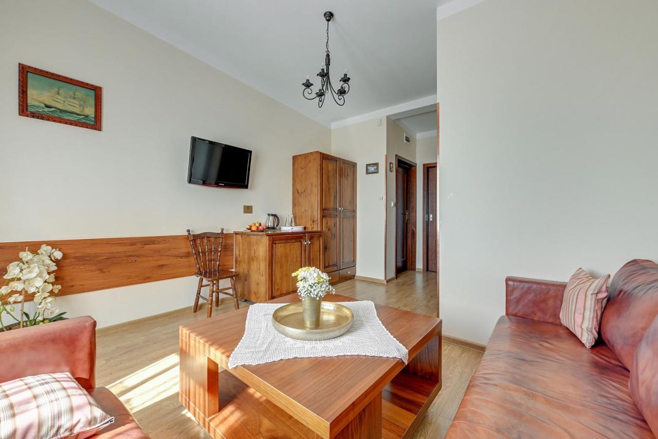 Villa & Restaurant Admiral Nelson Хел Екстериор снимка