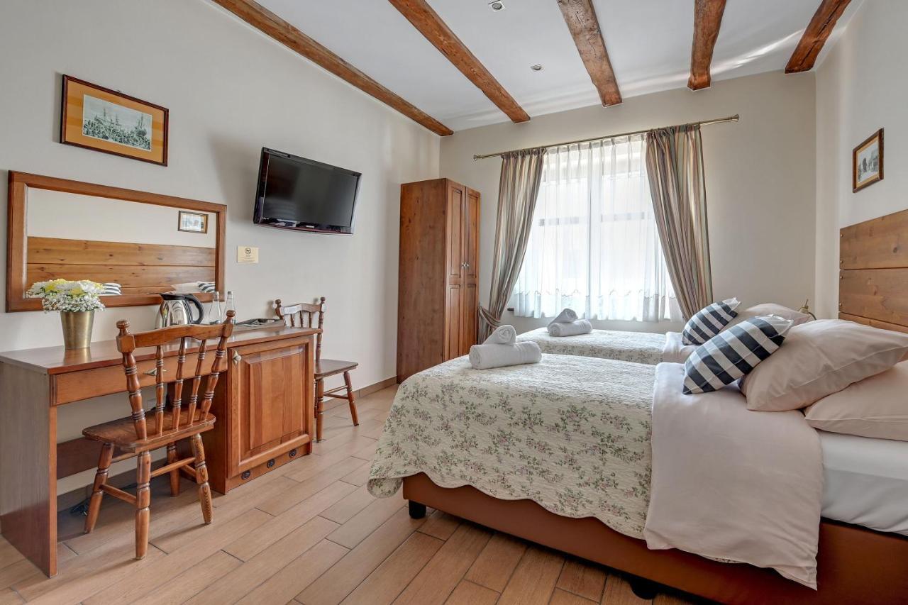 Villa & Restaurant Admiral Nelson Хел Екстериор снимка