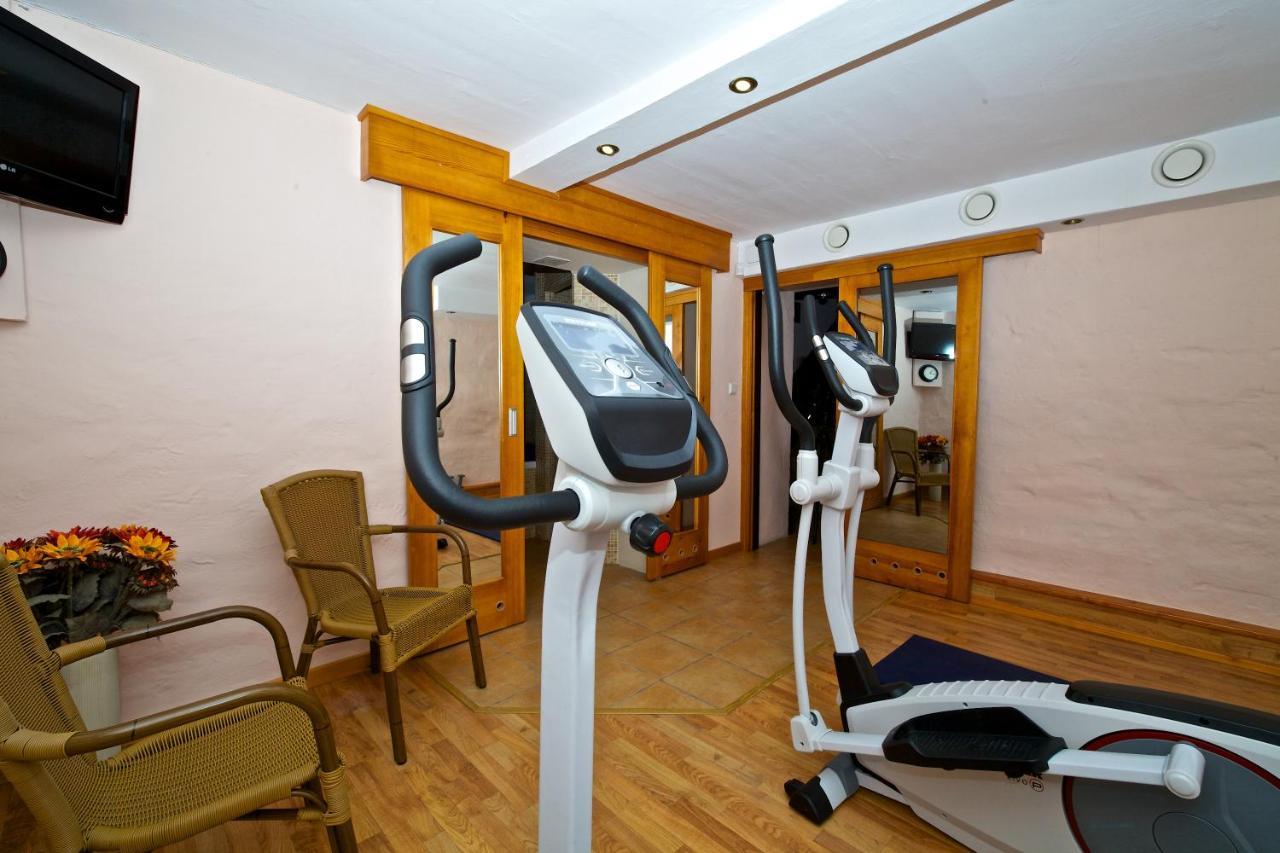 Villa & Restaurant Admiral Nelson Хел Екстериор снимка