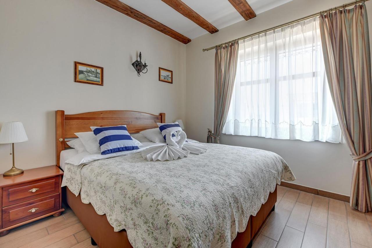 Villa & Restaurant Admiral Nelson Хел Екстериор снимка